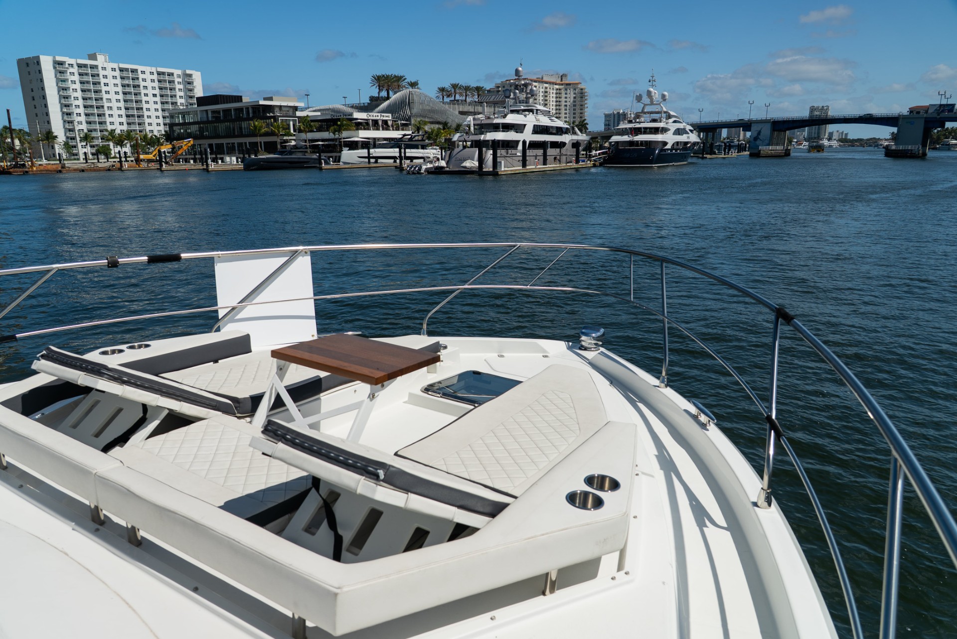 Yacht Photo 18